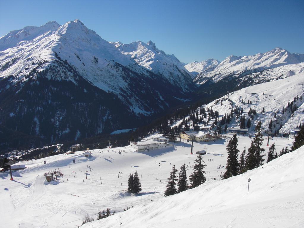 Hotel Schwarzer Adler Pettneu am Arlberg Exterior photo