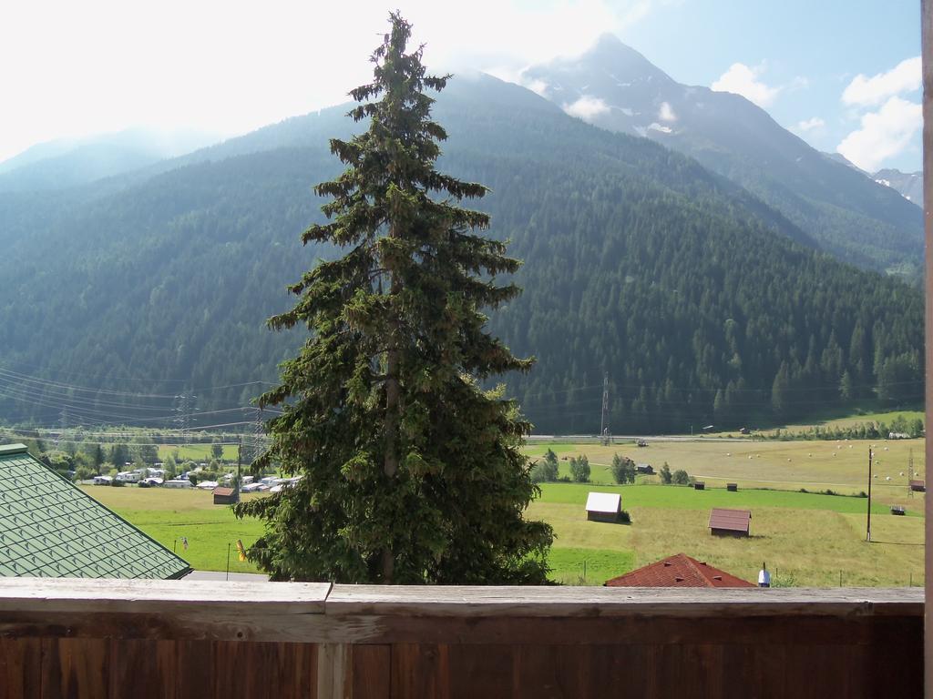 Hotel Schwarzer Adler Pettneu am Arlberg Room photo